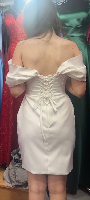 Біла ( випускна, весільна, святкова) сукня