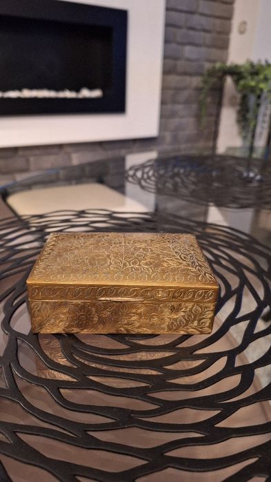 Szkatułka z mosiadzu.