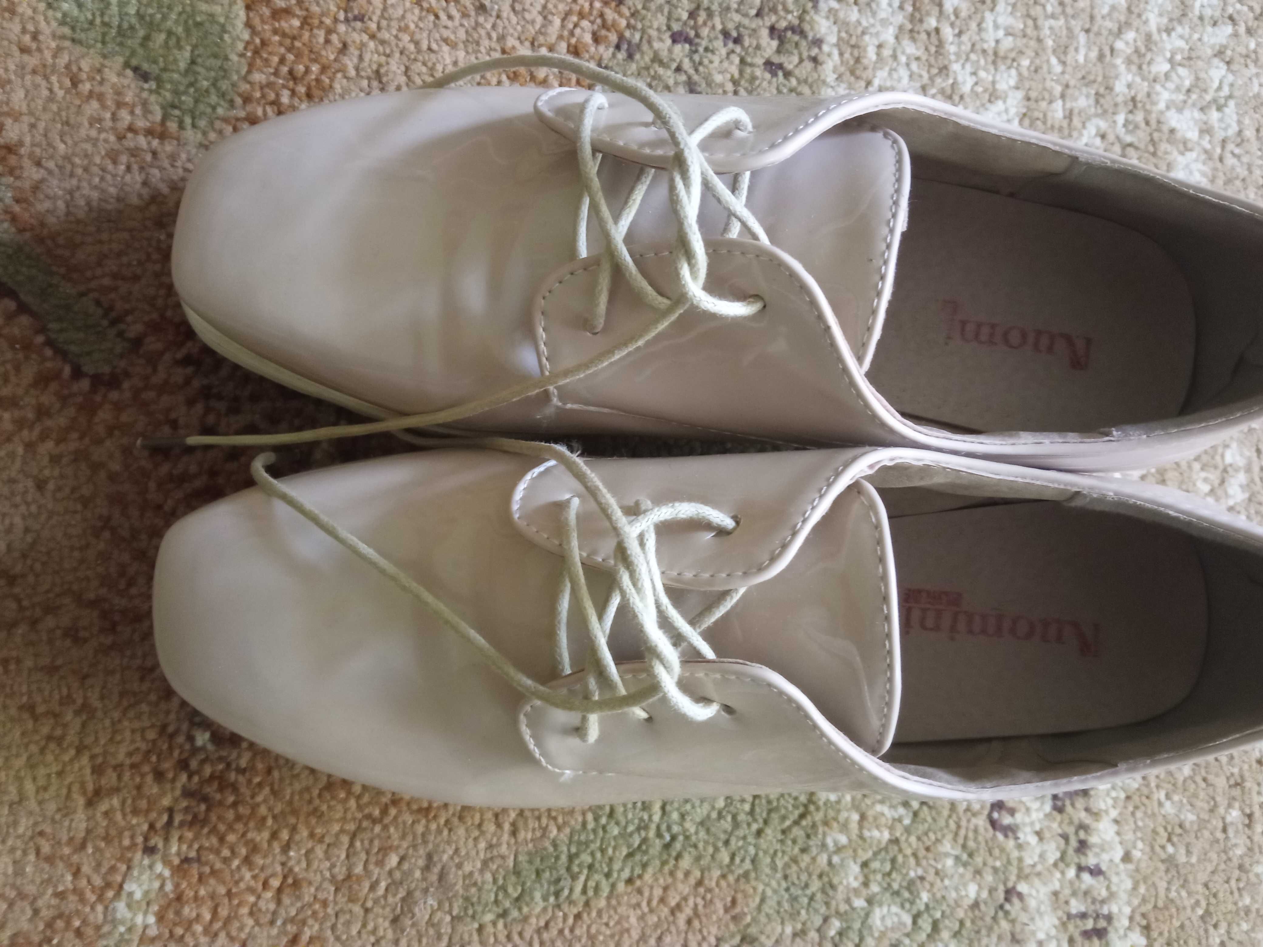 Buty na koturnie, kolor nude, cieliste, kwadratowy nosek modne r.38/39