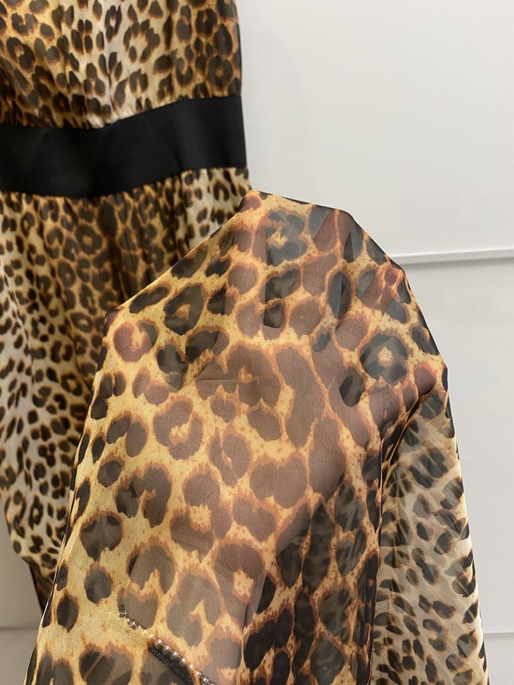 Шифонова сукня з леопардовим принтом