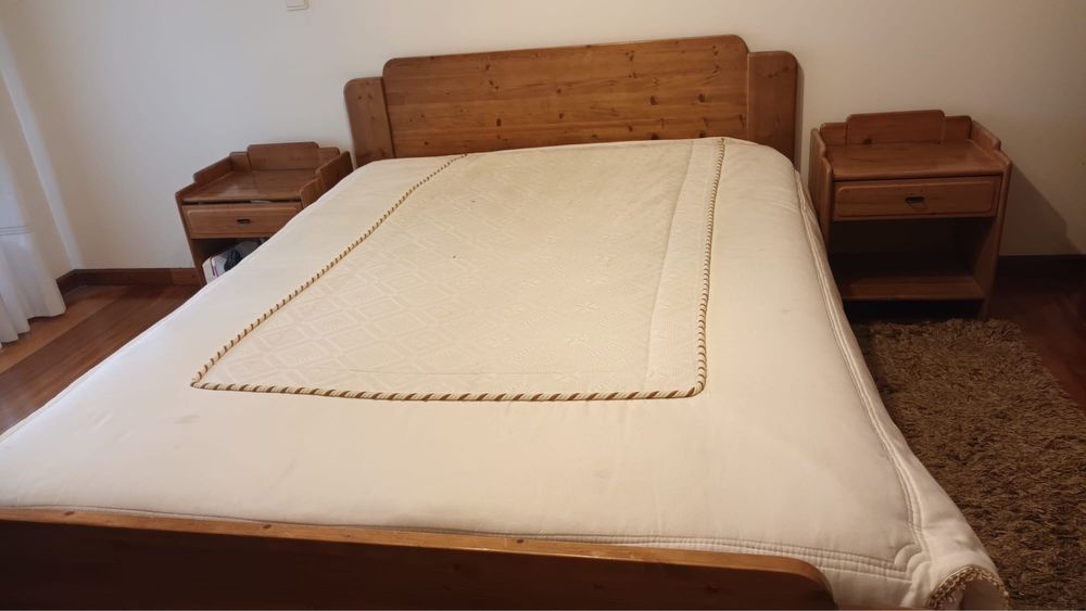 Quarto completo em madeira (pinho)