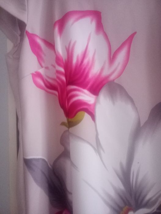 Elegancka sukienka w kwiaty