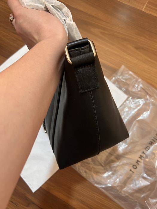 Сумка tommy hilfiger чорна кроссбоді