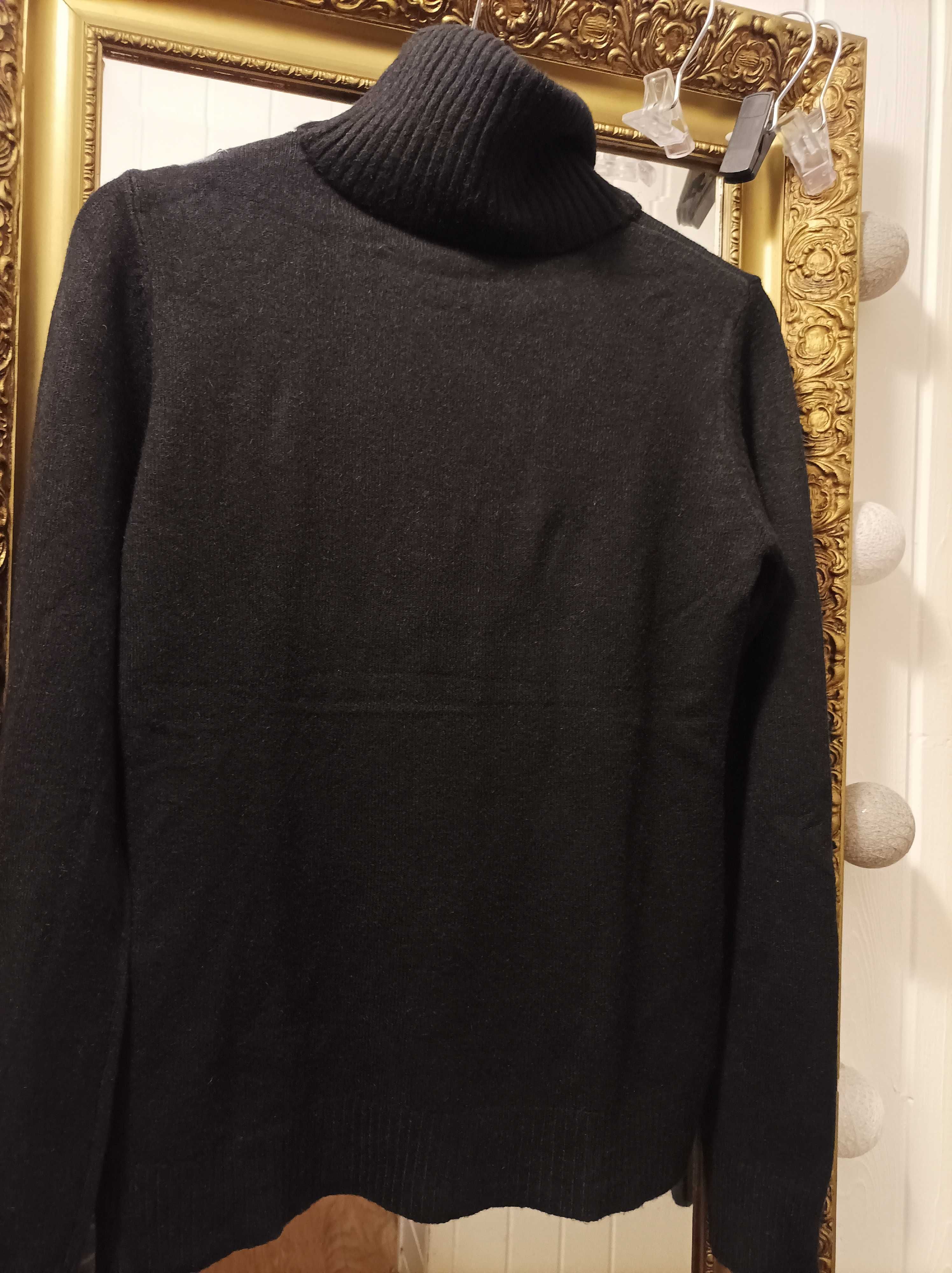 Sweter damski czarny z golfem.