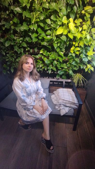 Продається ніжна жіноча сукня