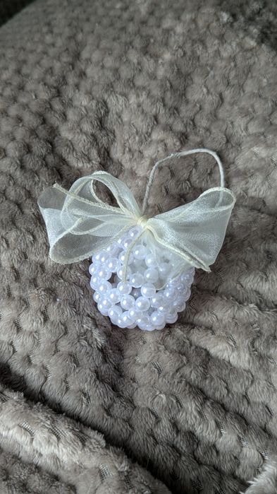 Ялинкові прикраси з бусин на ялинку ручної роботи