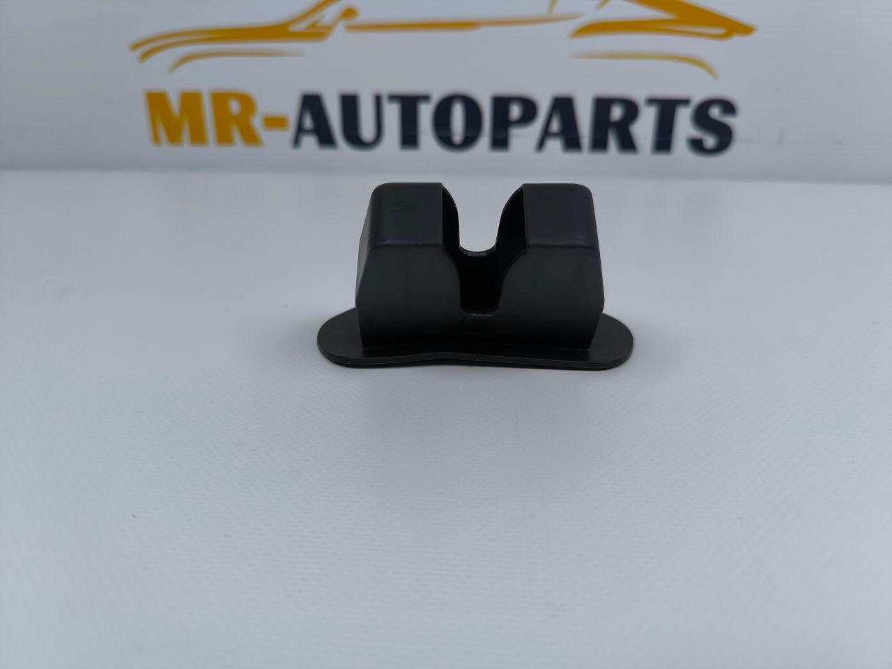Накладка кришка  замка Багажника Tesla Model 3/Y 1584544-00-C