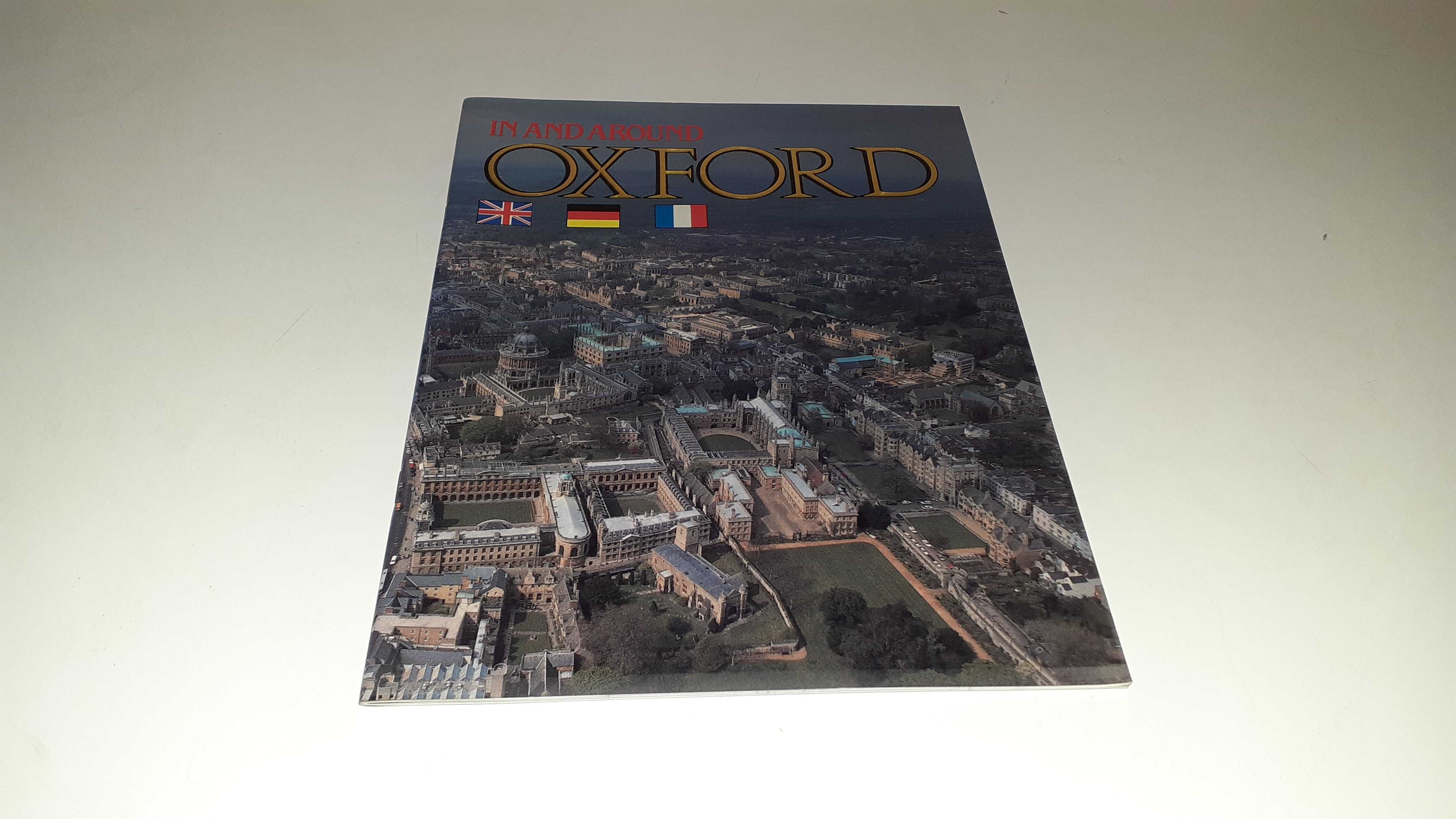 Livro com fotografias de Oxford