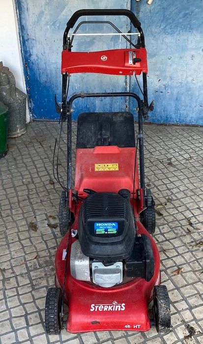 Maquina de cortar relva