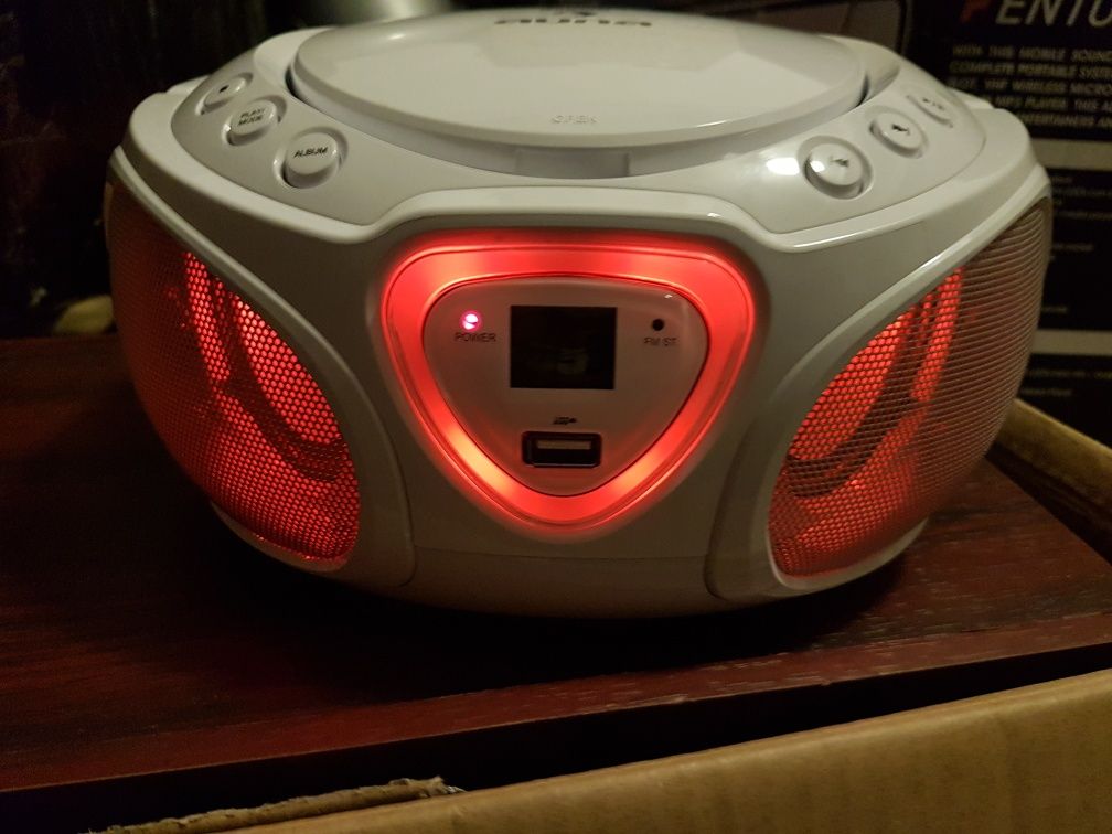 Bumbox  CD bluetooth radio FM   kolory led  230V lub bateria