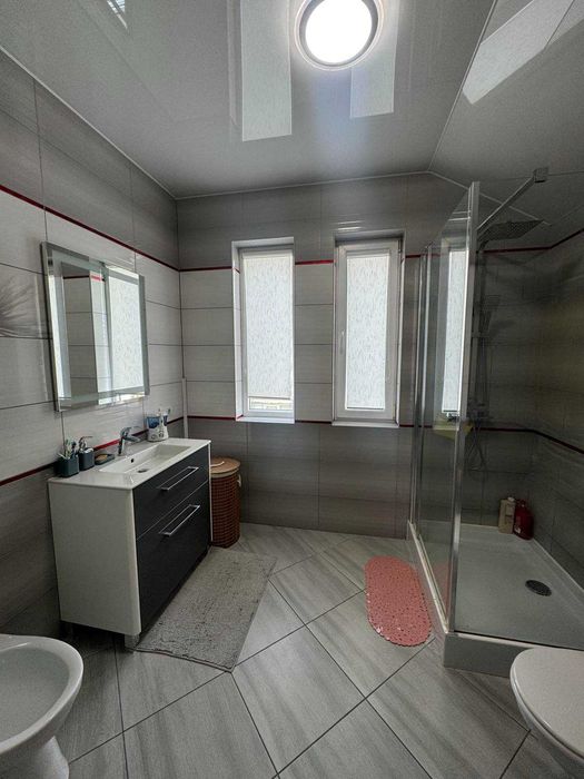 Будинок з гаражем