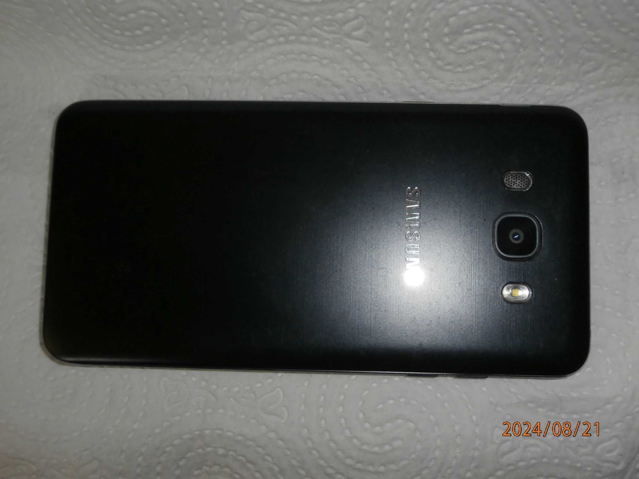 Samsung Galaxy J7 - z defektem wizualnym - czytaj opis