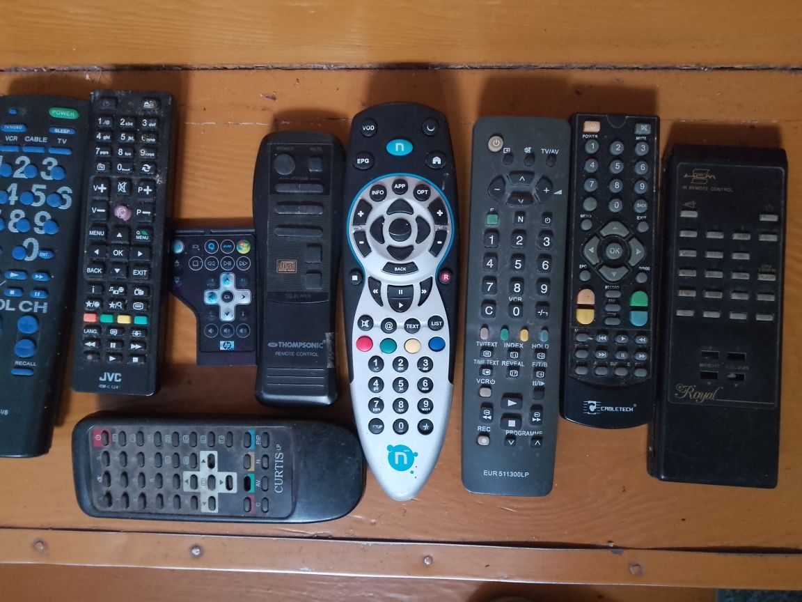 Piloty Pilot Sanyo Elemis Grundig Samsung Thomson Universum