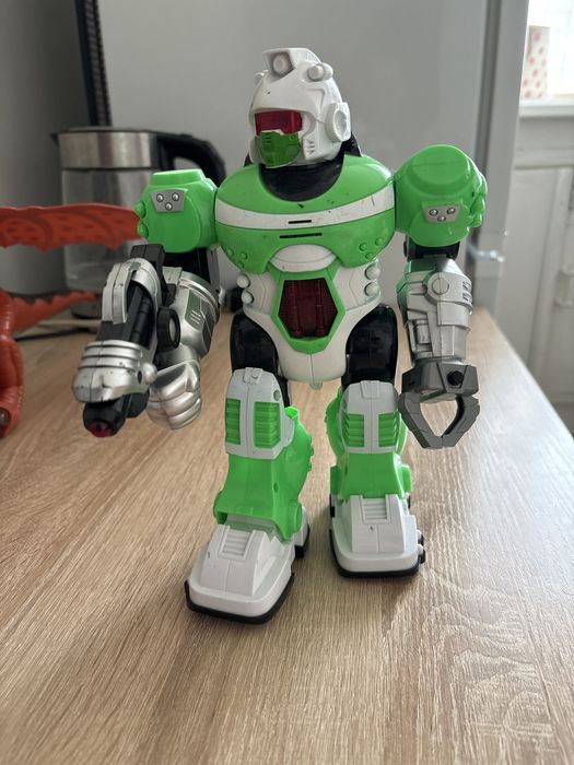 Робот зі звуковим  та світловим ефектом