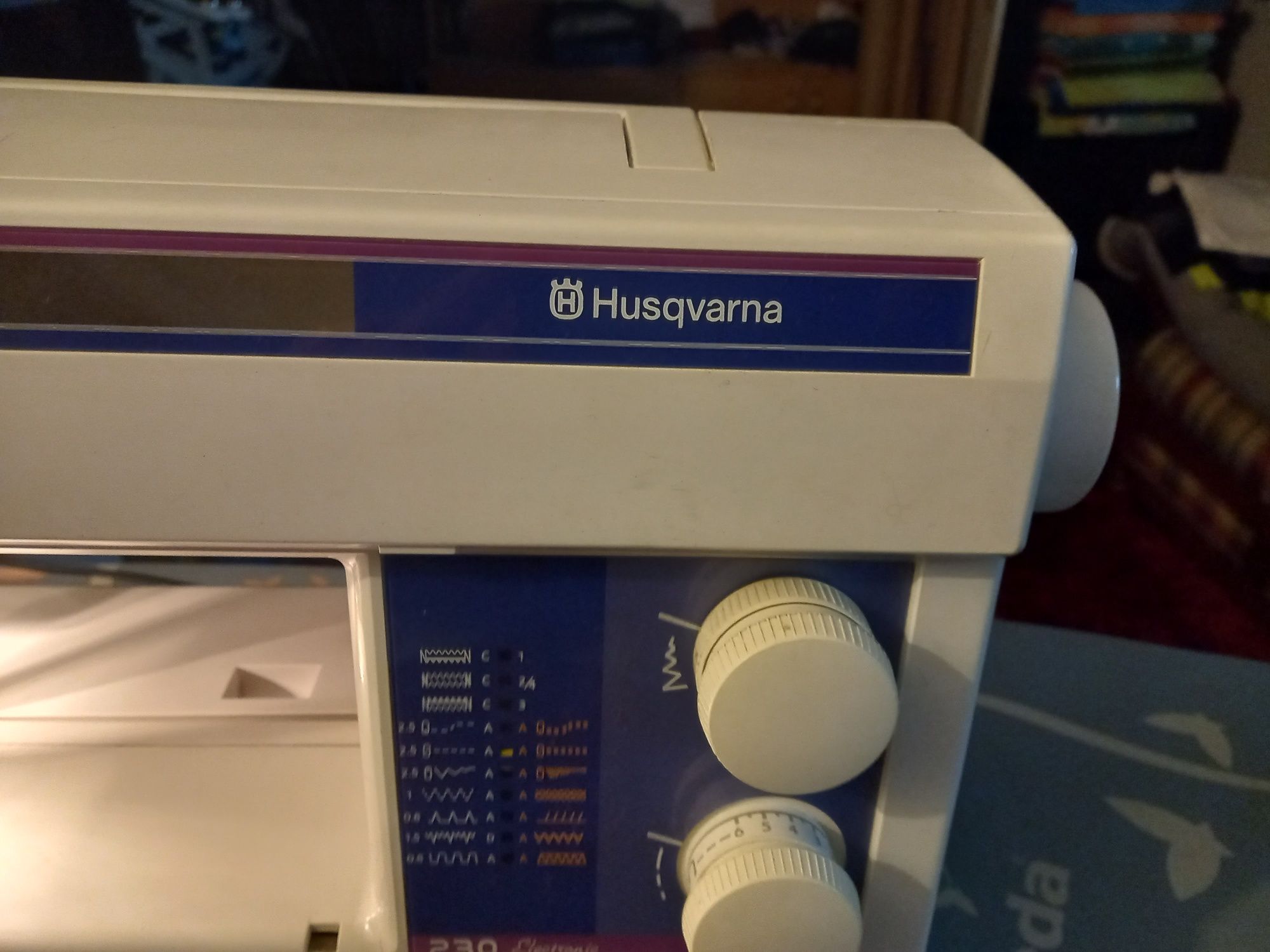 Máquina costura husqvarna 230