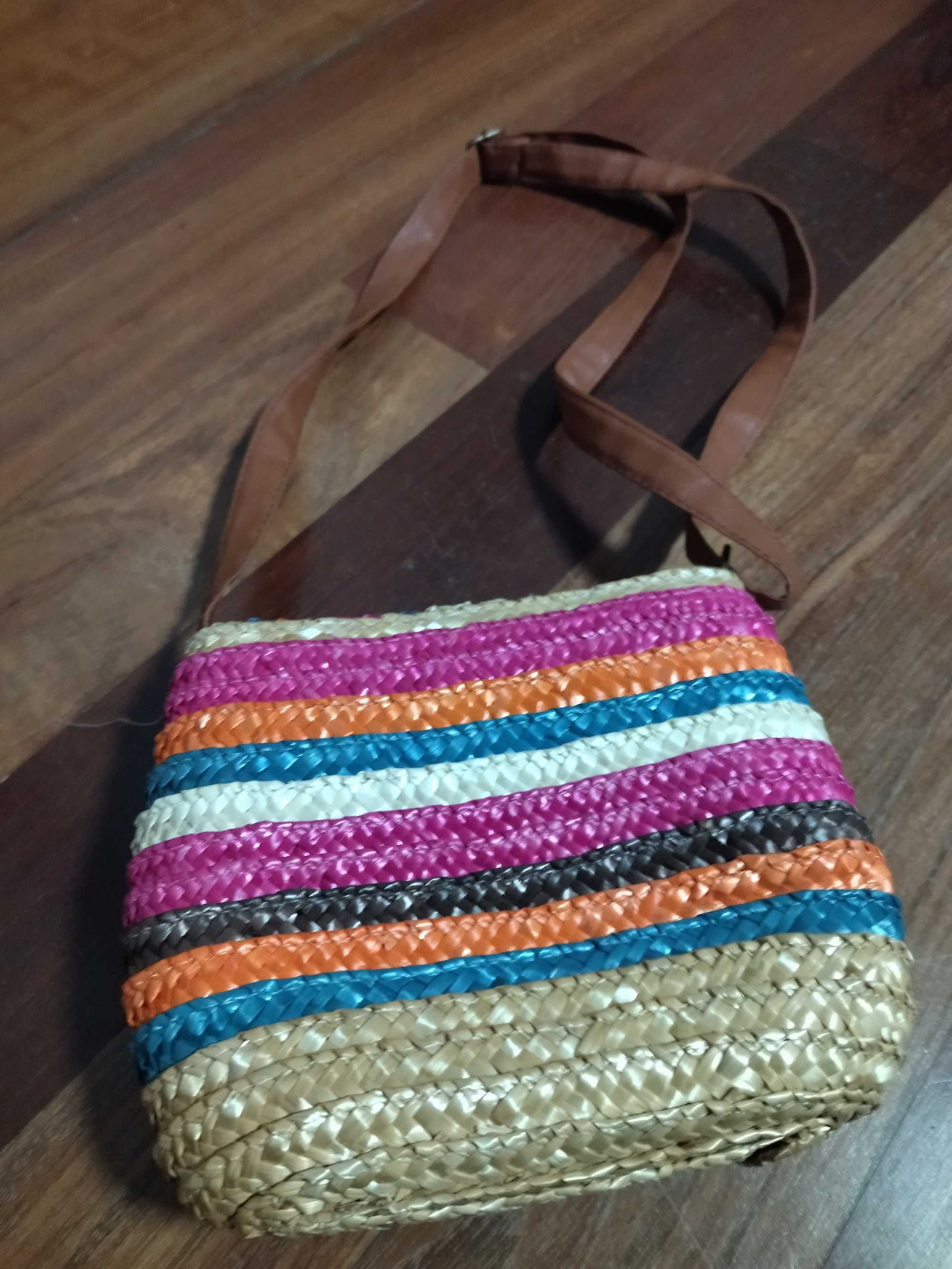 Bolsa de tiracolo em palhinha