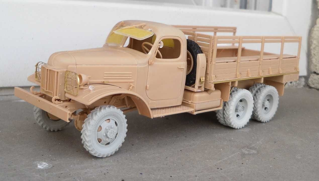Hobby Boss ZIS 151 z haubicą M30