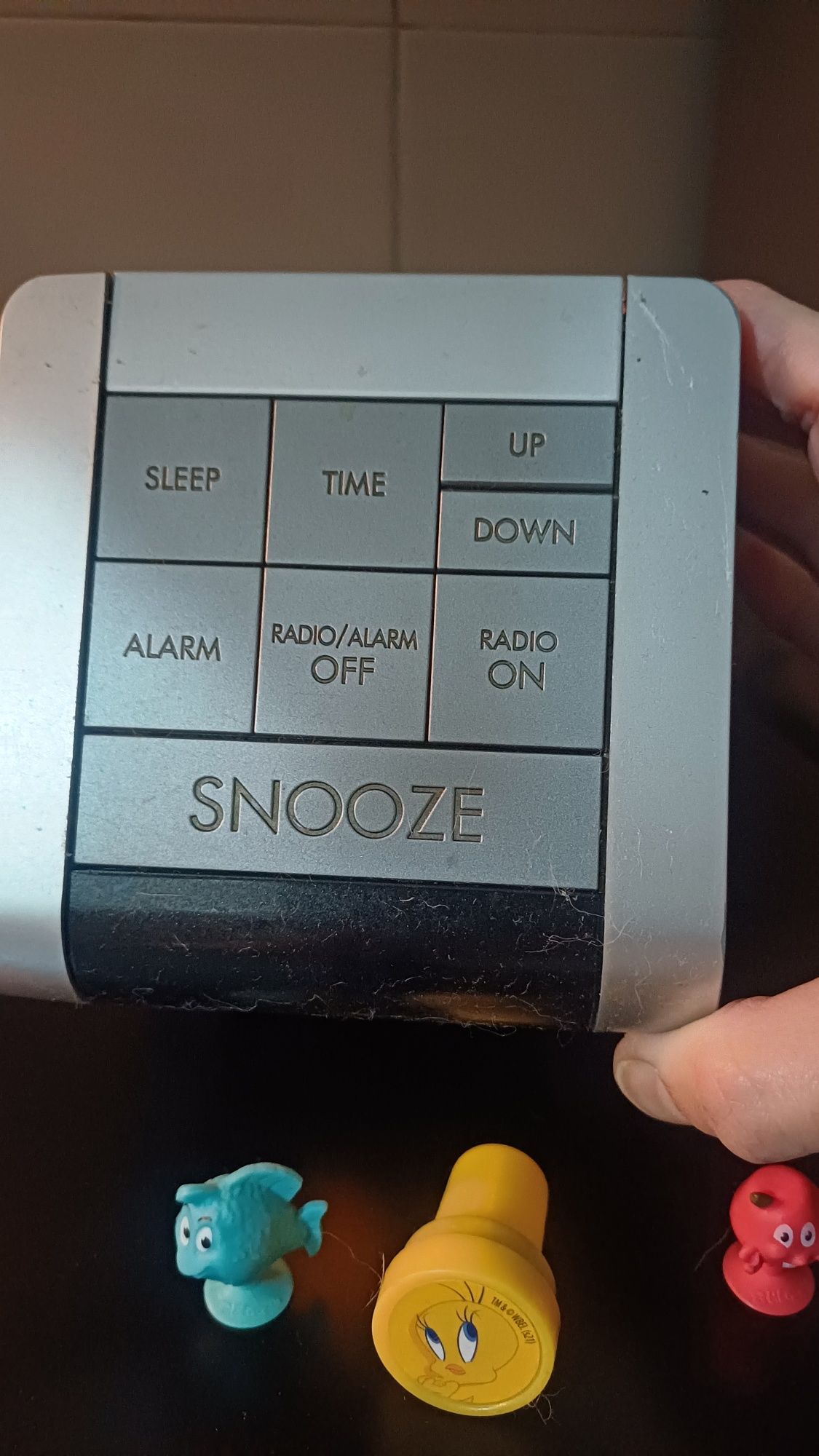 Relógio, rádio e despertador