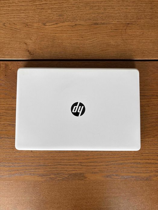 HP AMD A9-9420 8GB RAM 500 HDD R5 15.6" Windows 10 64-Bit 15-bw021np