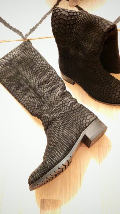 Продам женские зимние сапоги