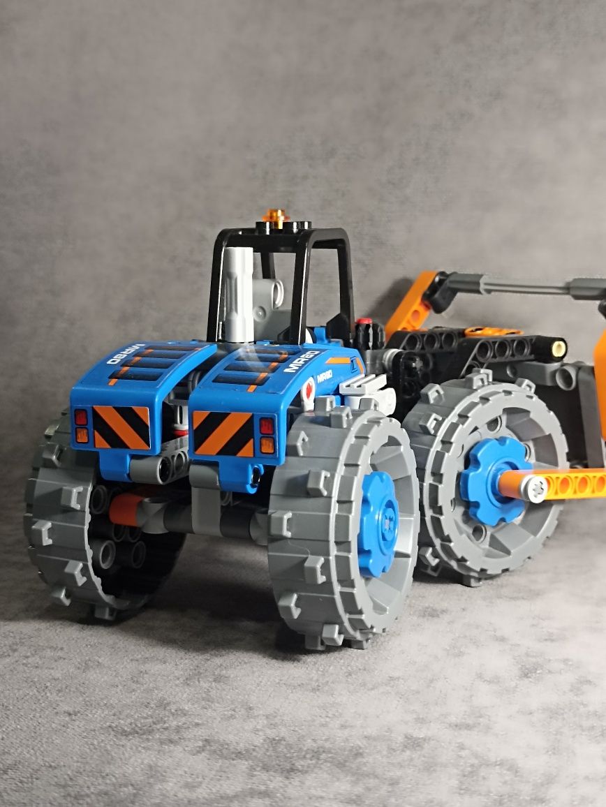 LEGO Technic Бульдозер (42071)