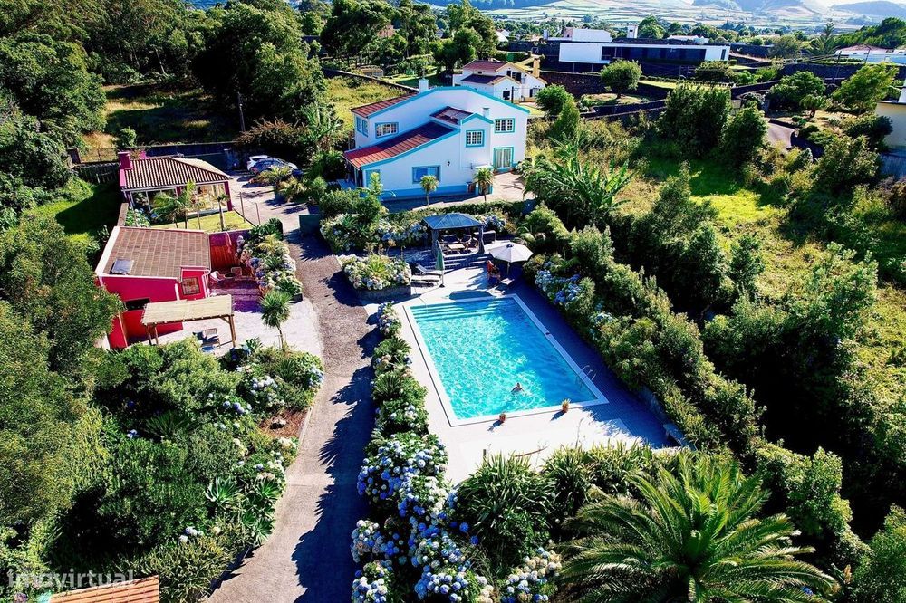Quinta com Villa, Suítes para Hóspedes, Piscina & Retiro de Yoga – Ide