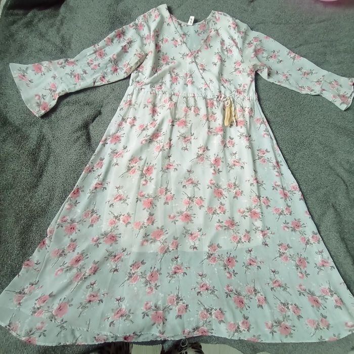 Продам платье миди