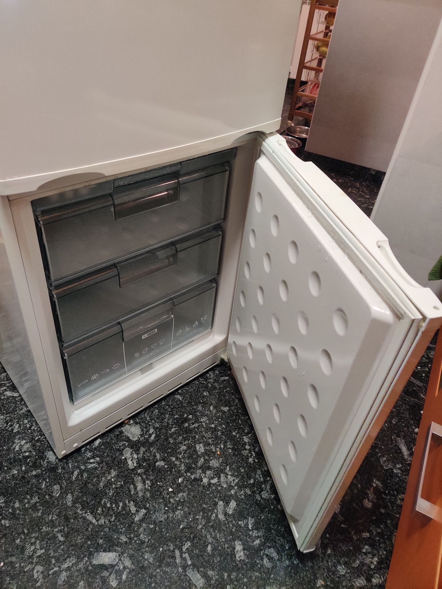 Frigorífico Balai 2 compressores (congelador avariado)