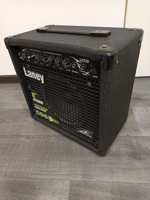 Продам комбоусилитель Laney lx20r