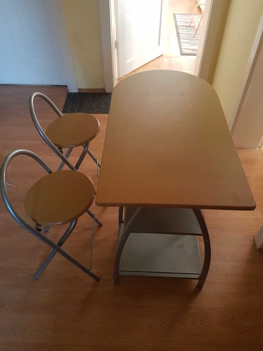 Stół do kuchni i 2 krzesła
