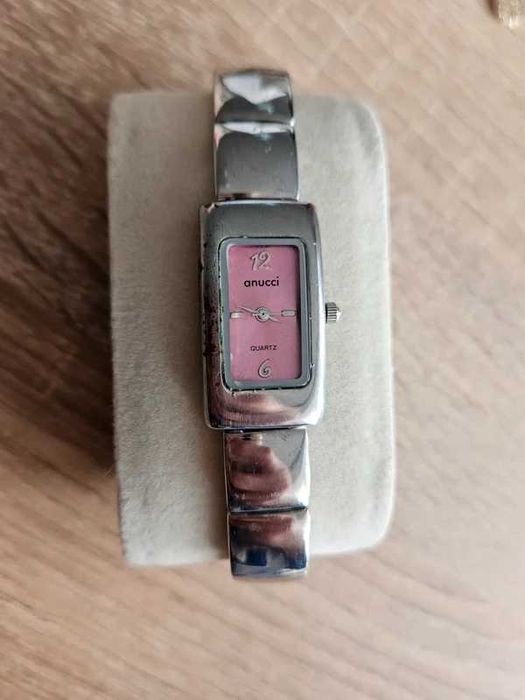 Zegarek damski Anucci – dobry stan, koperta do 30 mm, nowa bateria