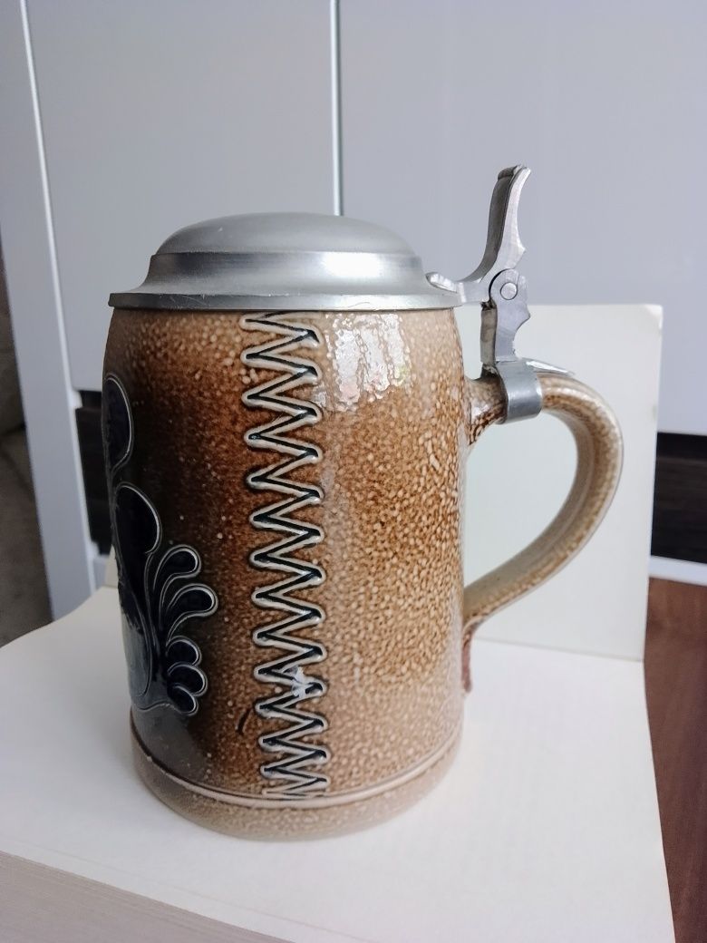 Kufel z klapką ręcznie zdobiony