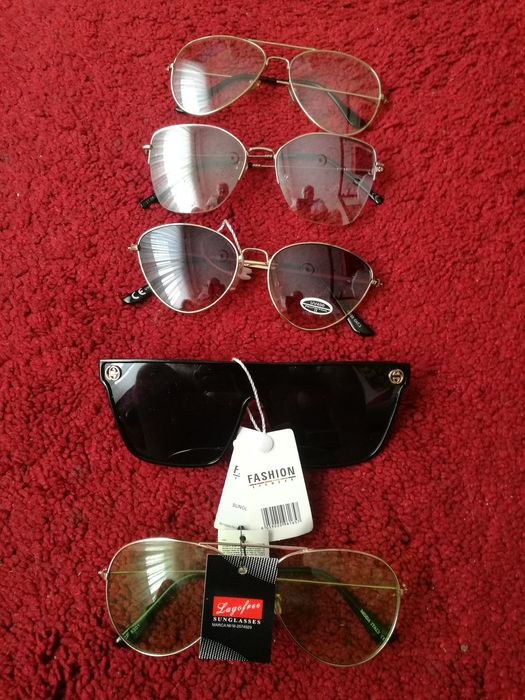 Conjunto de óculos novos