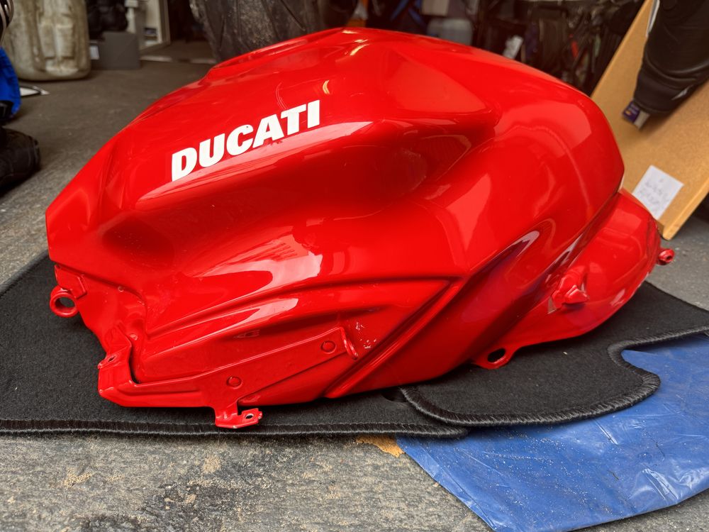 Zbiornik Ducati supersport 950S