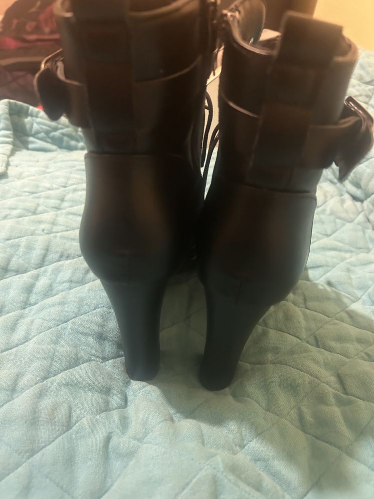 Vendo Botas de salto alto como novas