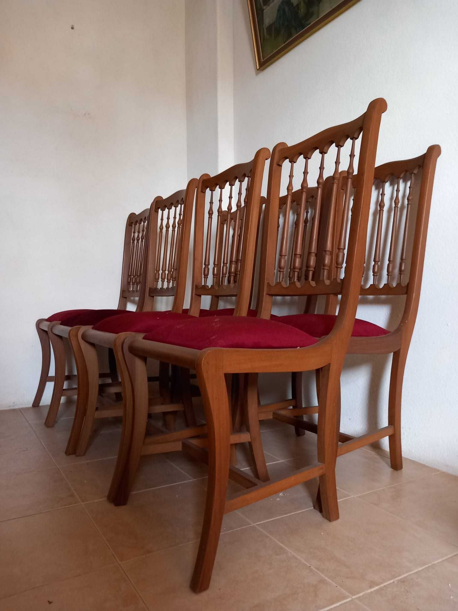Conjunto de 8 Cadeiras em Madeira
