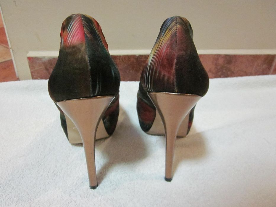 ALDO szpilki buty damskie rozmiar 37 cm wkładka 23 cm złot satyna