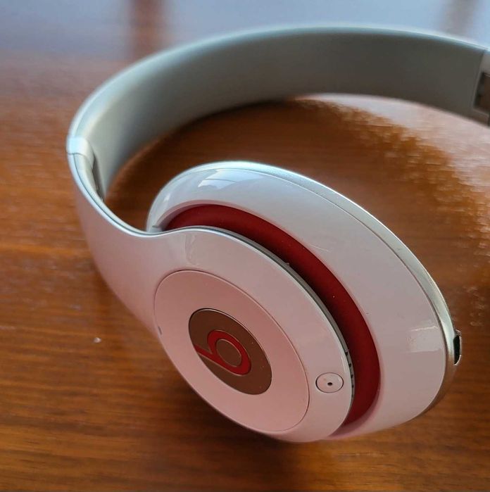 Auscultadores Beats Studio Wireless.