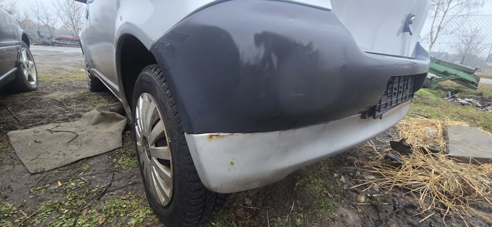 Zderzak tylny tył Toyota Yaris I 2002r 199