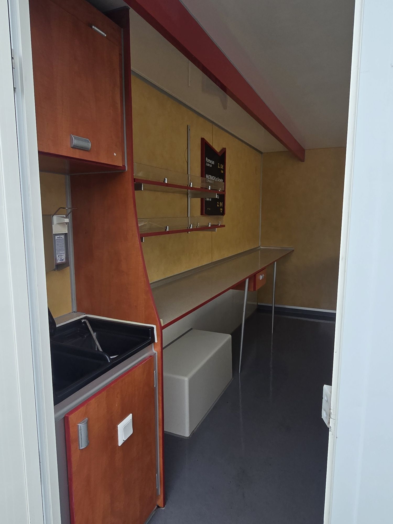 Autosklep Renault Master do Wędlin Ryb Food Truck