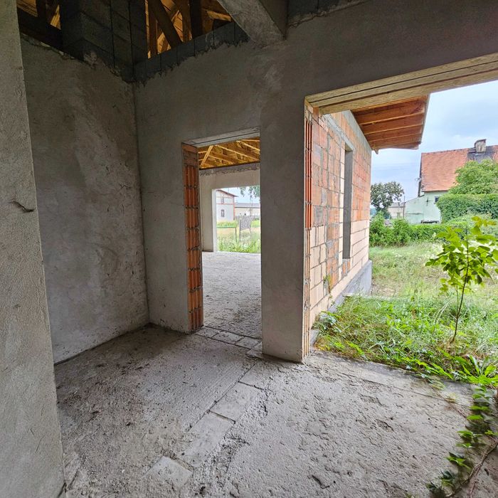 Dom blisko Leszna - 4 sypialnie, salon z aneksem. Działka 2000m²