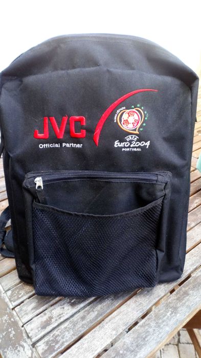 Mochila preta JVC, Euro 2004