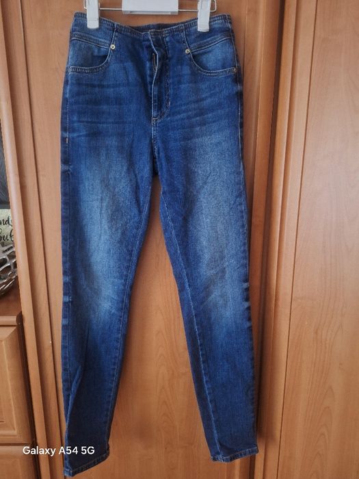 Jeansy marka Guess dla dziewczynki