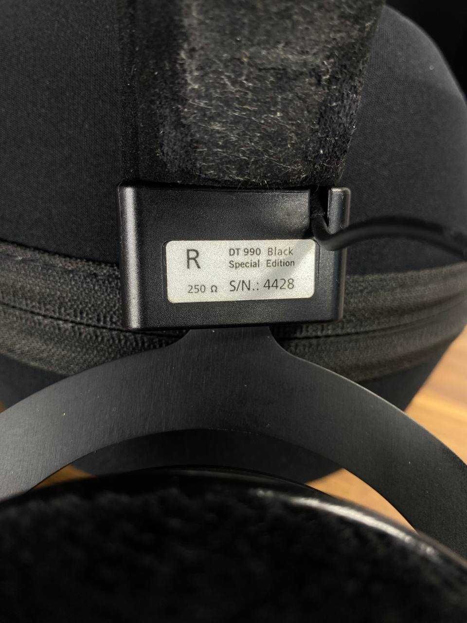 Beyerdynamic DT990 250 ohm Black Special Edition