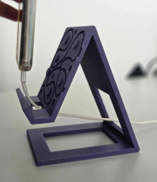 Suportes 3D para Telemóvel/Tablet/Relógio – Design Moderno e Funcional