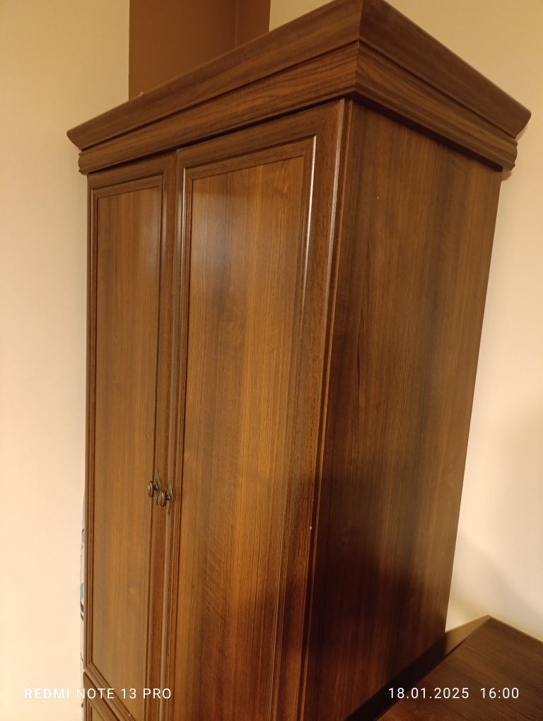 Meble do salonu komoda, witryna, szafa, stół, krzesła