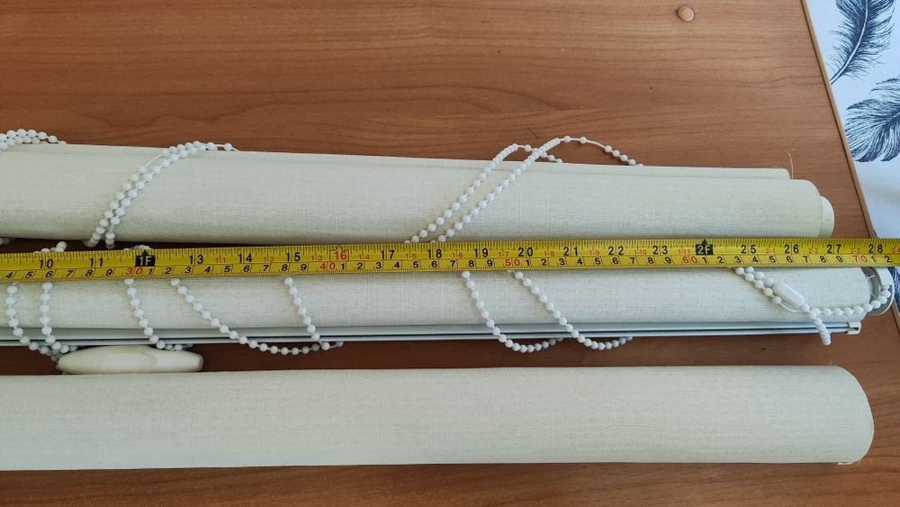 Ролети на вікна бежевого кольору