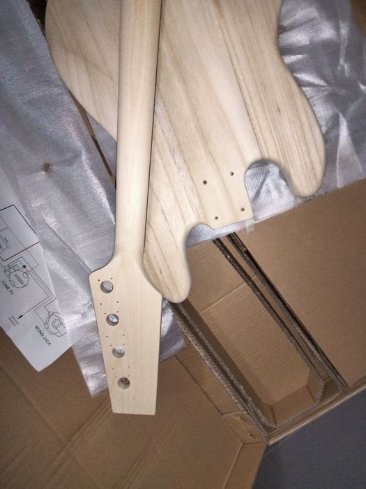 Baixo elétrico para construir (kit)