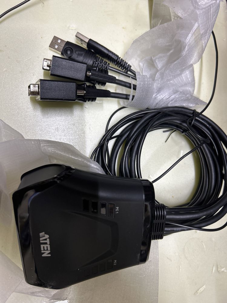 Przełącznik 2 portowy USB DVI  KVM Swich