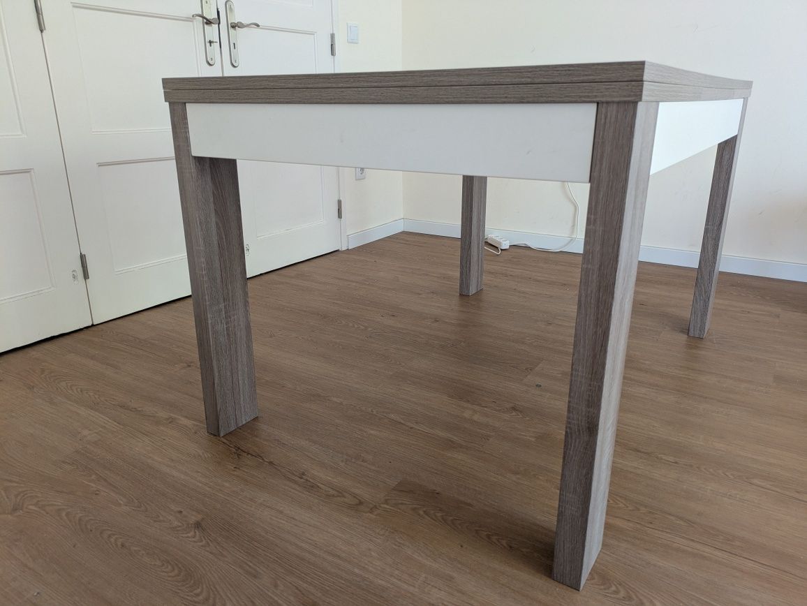 Mesa de Jantar Extensível (6 - 10 pessoas) [c/s cadeiras]